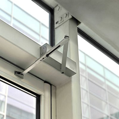 更換防火門電動閉門器滑槽(圖1) 閉門器1.jpg